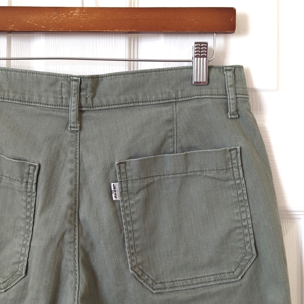 Levi's Classic Herringbone Twill Mid Rise Slim Fit Bermuda Shorts Sage Green 27 - Picture 13 of 13